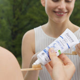lavera Dentifricio Complete Care Senza Fluoro durante l'applicazione