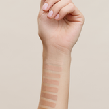 lavera Hyaluron Liquid Foundation -Cool Beige 4.5- durante l'applicazione