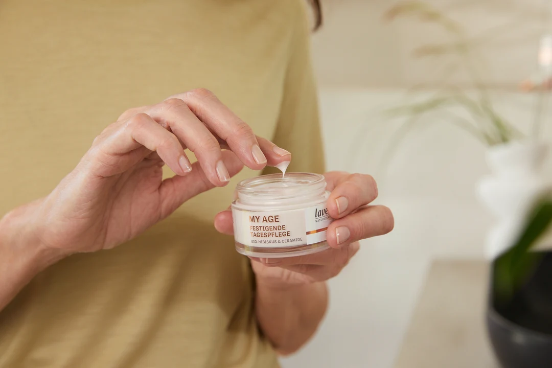 My Age crema giorno rassodante in applicazione