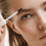lavera Brow Control -Transparent 01- in der Anwendung