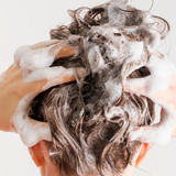 lavera Shampoo Repair & Protect durante l'applicazione