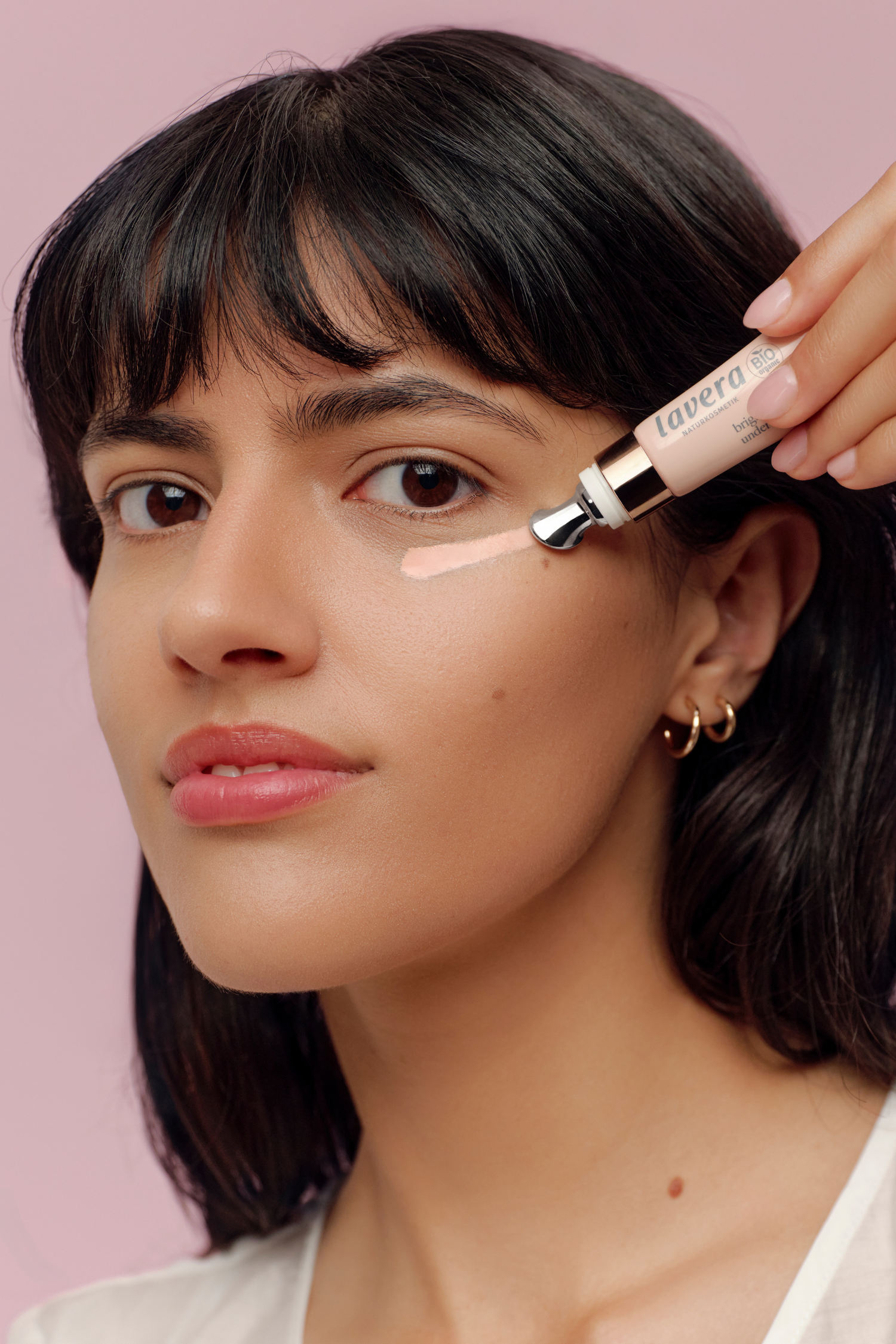 lavera Brightening & Hydrating Undereye Corrector durante l'applicazione