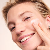 lavera basis sensitive Crema da notte antirughe Q10 durante l'applicazione
