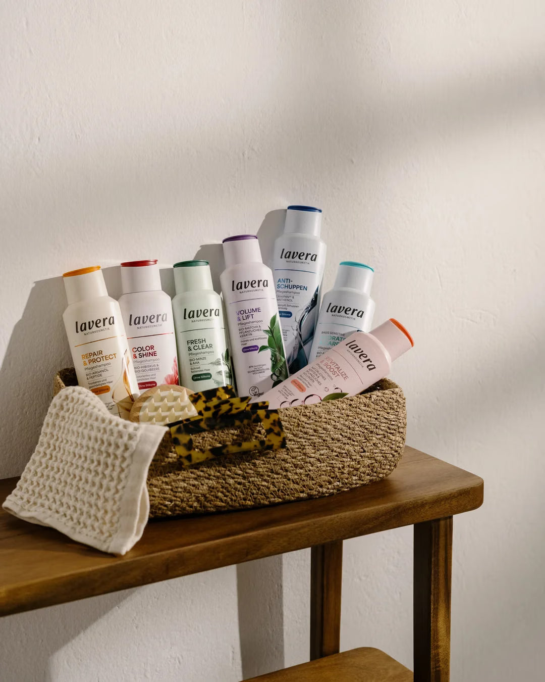 Shampoo in un cesto di vimini