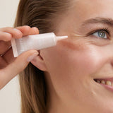 lavera Glow Skin Hydrating Fluid durante l'applicazione