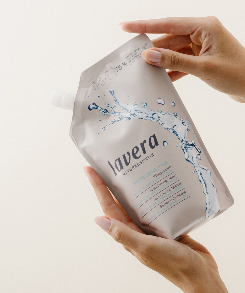 lavera Busta ricarica di sapone liquido delicato basis sensitive durante l'applicazione