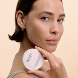 lavera Cream to Powder Foundation -Medium Tanned 1.8- durante l'applicazione