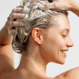 lavera Shampoo Repair & Protect durante l'applicazione