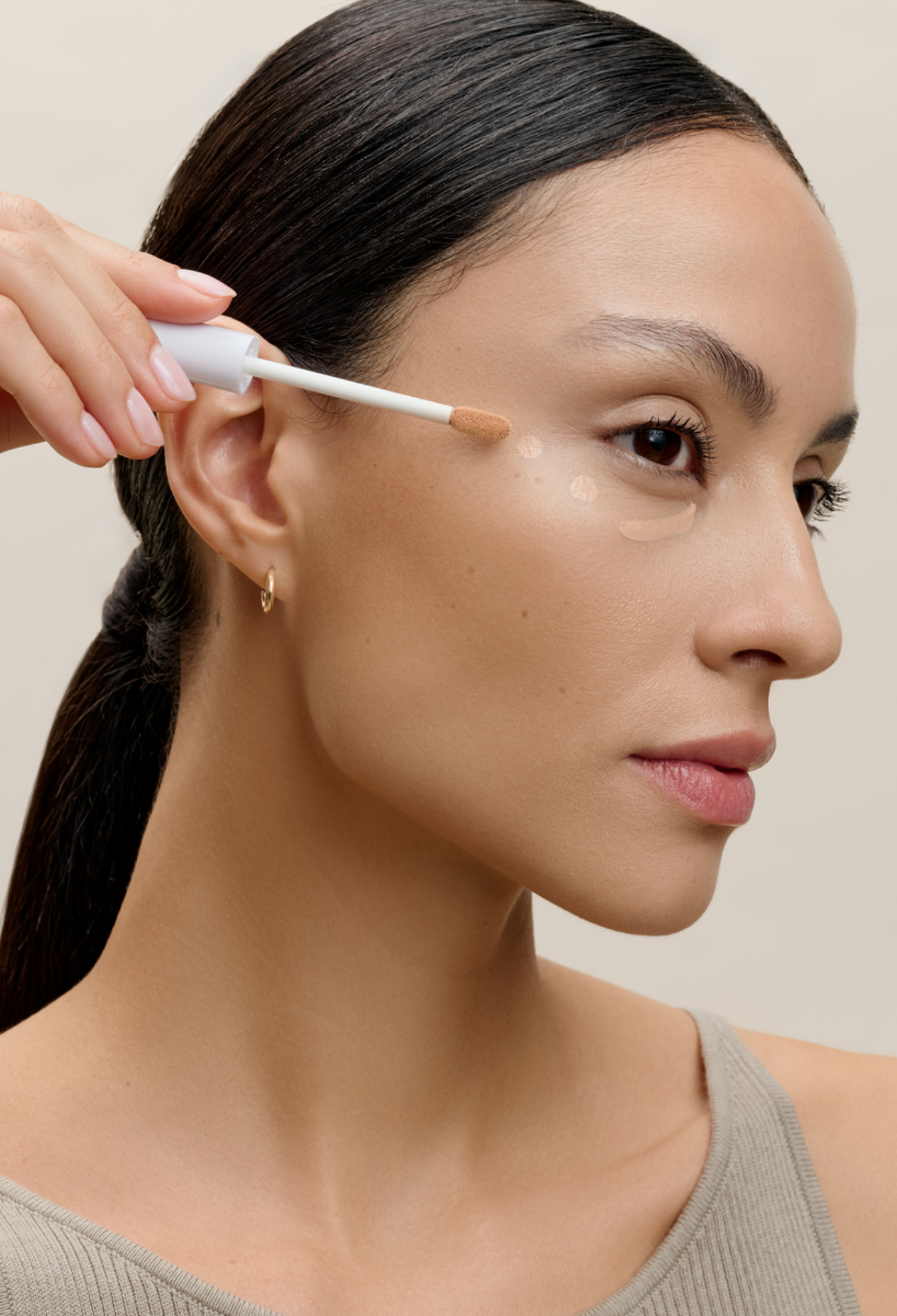 lavera Radiant Skin Concealer -Medium Sand 05- durante l'applicazione