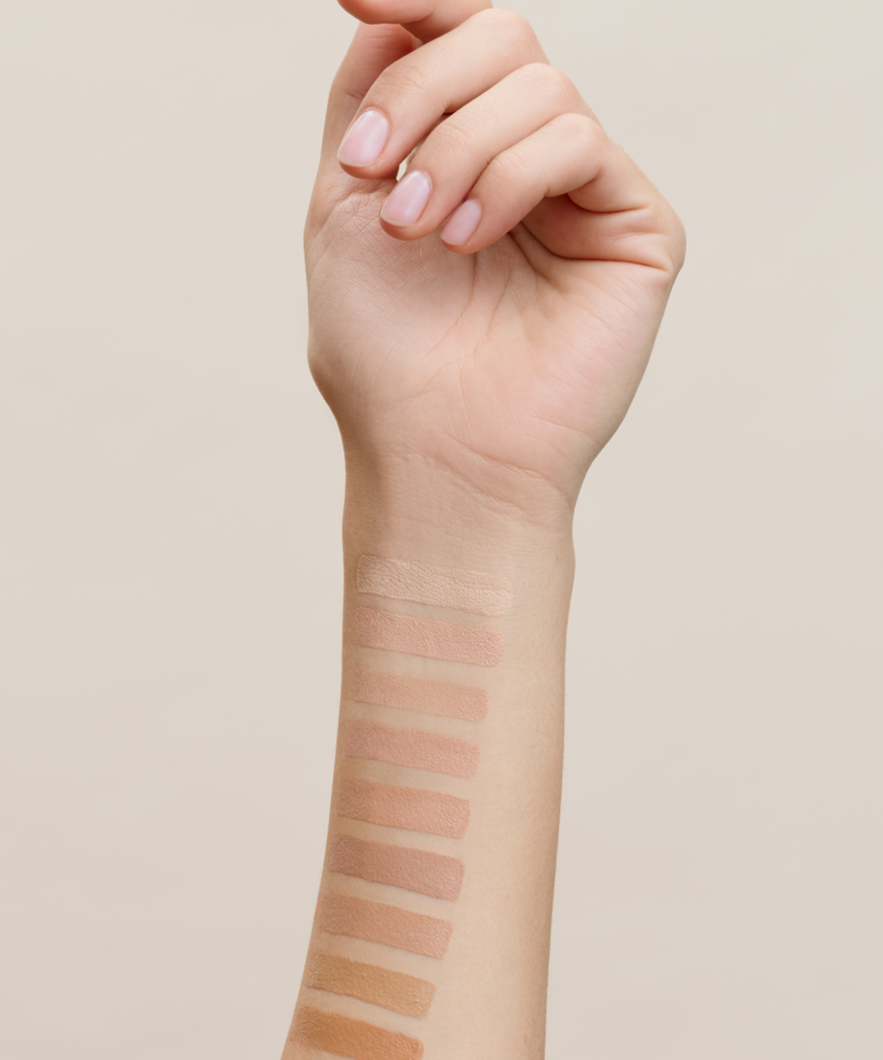 lavera Hyaluron Liquid Foundation -Warm Caramel 08- durante l'applicazione