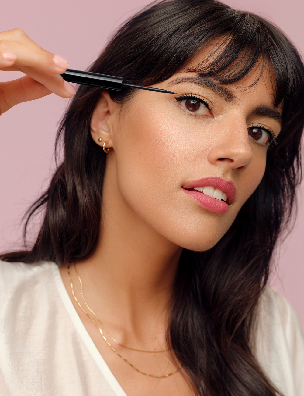 lavera Liquid Eyeliner -Black 01- in der Anwendung