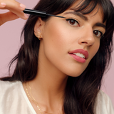 lavera Liquid Eyeliner -Black 01- durante l'applicazione
