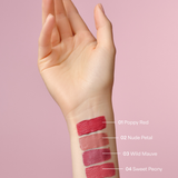 lavera Pure Satin Liquid Lipstick -Sweet Peony 04- durante l'applicazione