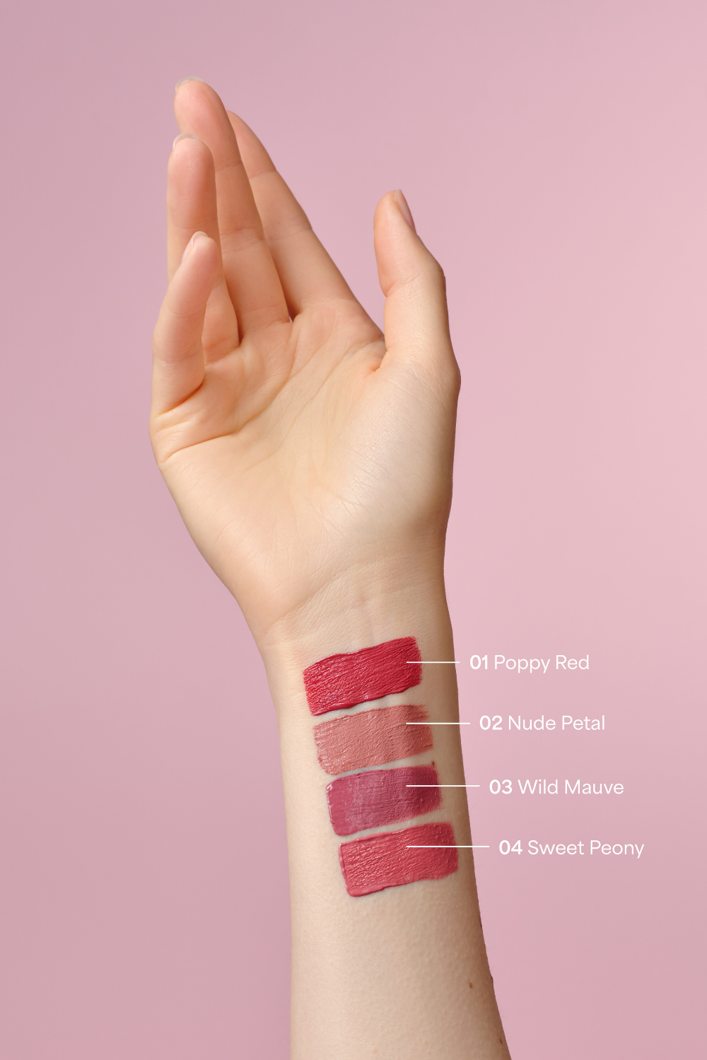lavera Pure Satin Liquid Lipstick -Sweet Peony 04- durante l'applicazione