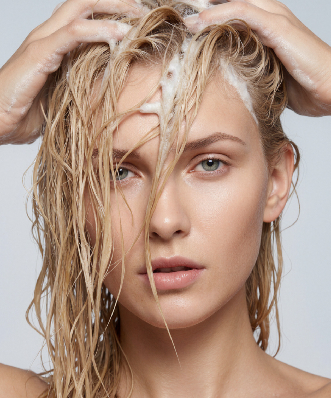 lavera Shampoo basis sensitive Hydrate & Care durante l'applicazione