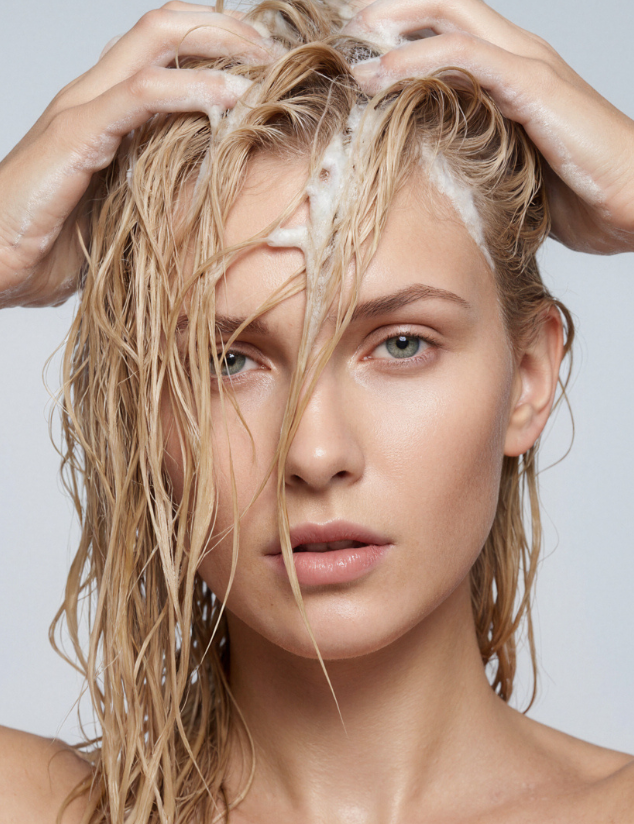 lavera Shampoo basis sensitive Hydrate & Care durante l'applicazione
