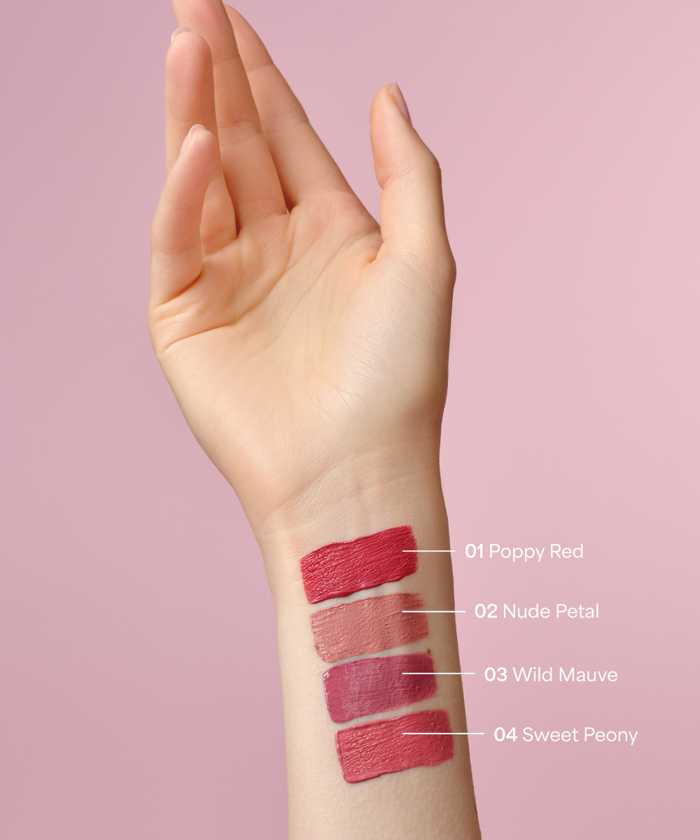 lavera Pure Satin Liquid Lipstick -Wild Mauve 03- durante l'applicazione