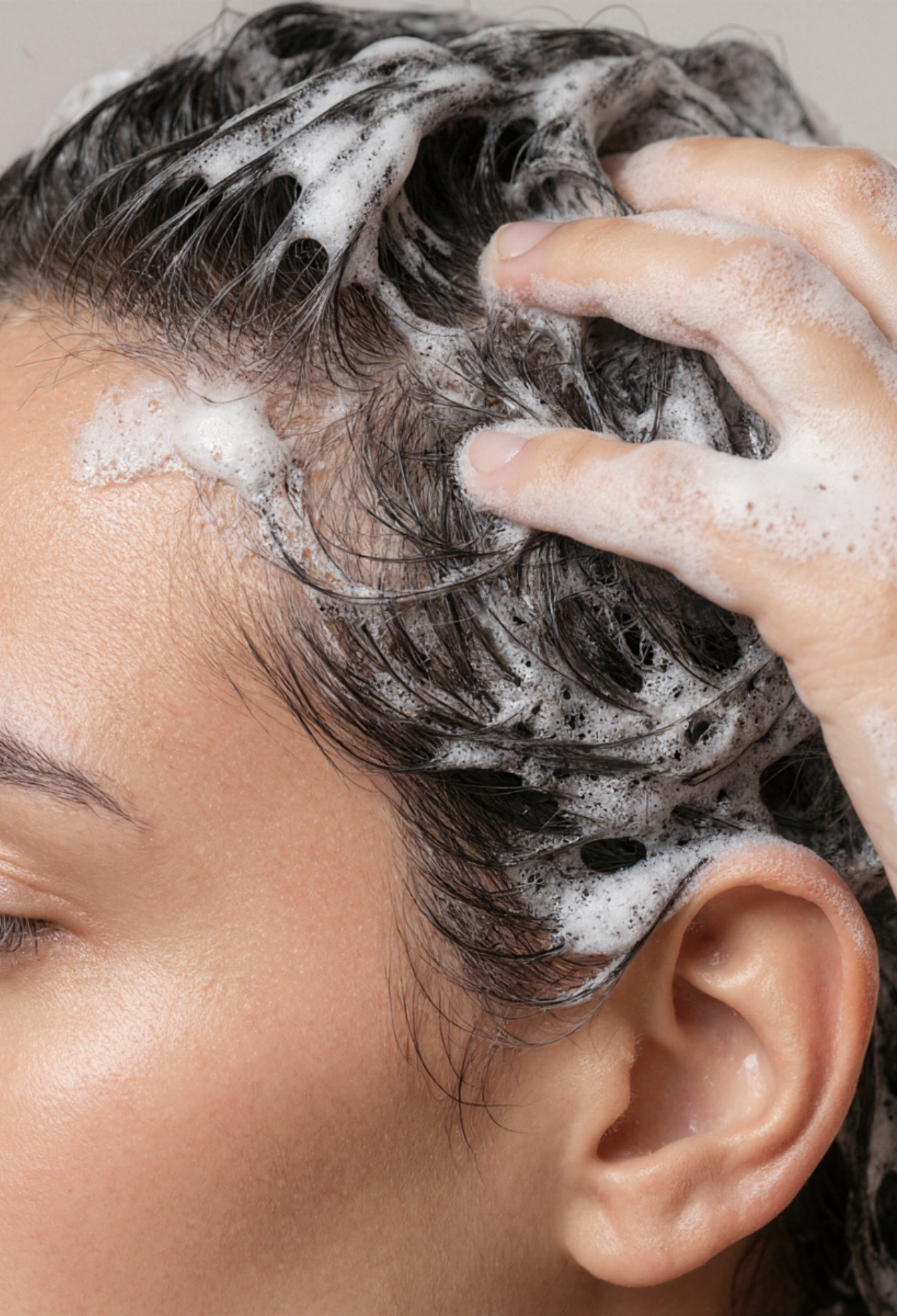 lavera Shampoo Volume & Lift durante l'applicazione