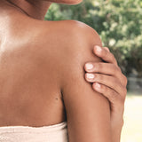 lavera Benessere olio corpo durante l'applicazione