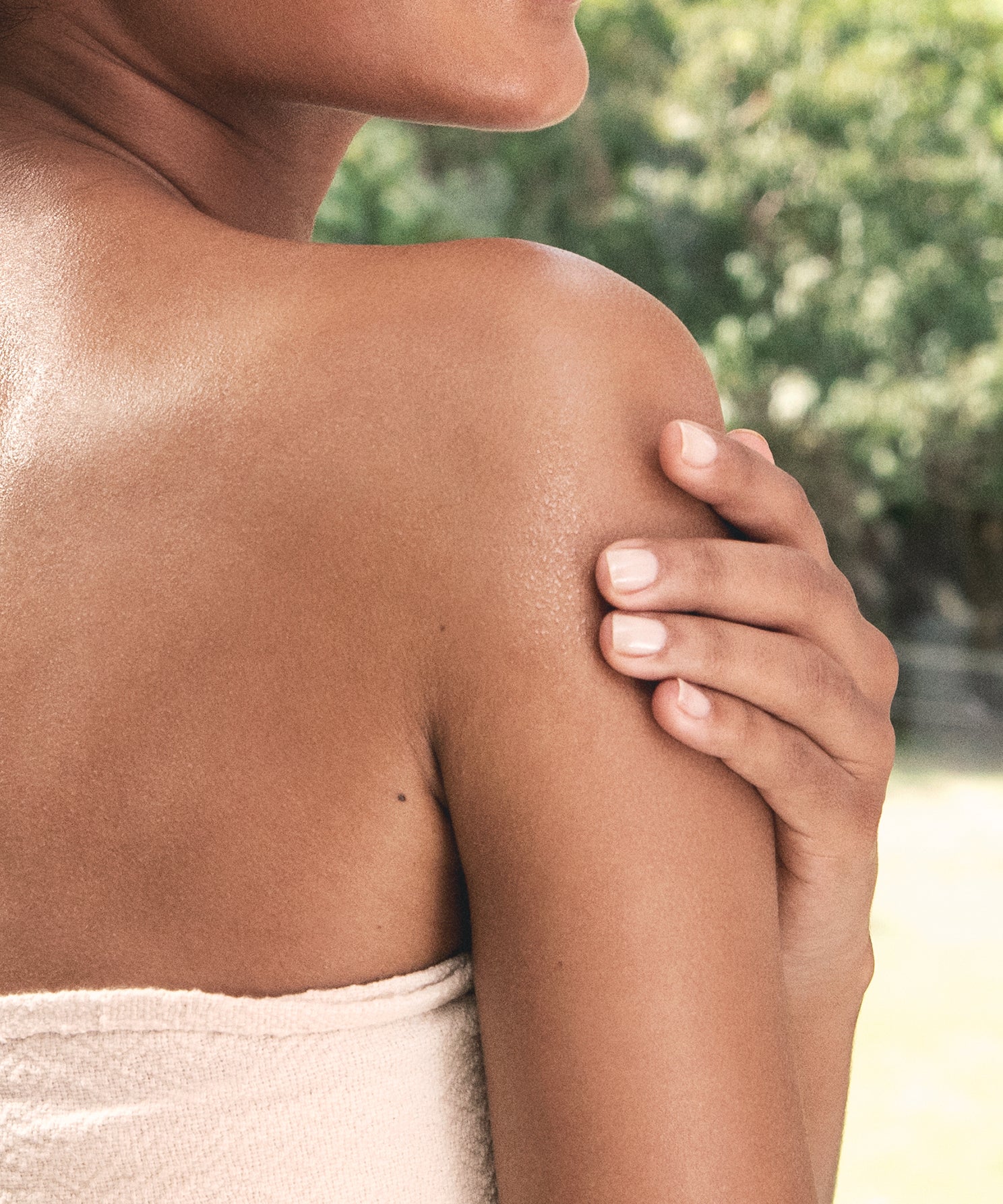 lavera Benessere olio corpo durante l'applicazione