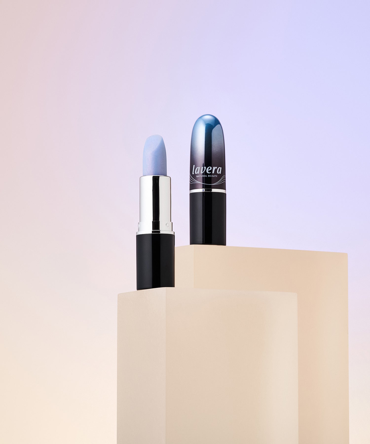 lavera Tripeptide Plump Lipstick durante l'applicazione
