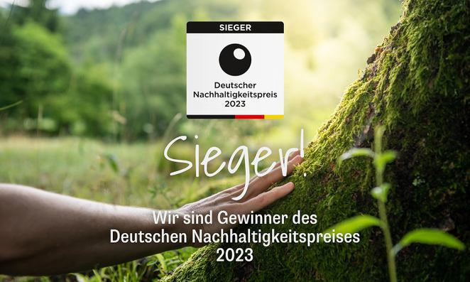Immagine con albero vincitore e emblema Deutscher Nachhaltigkeitspreis
