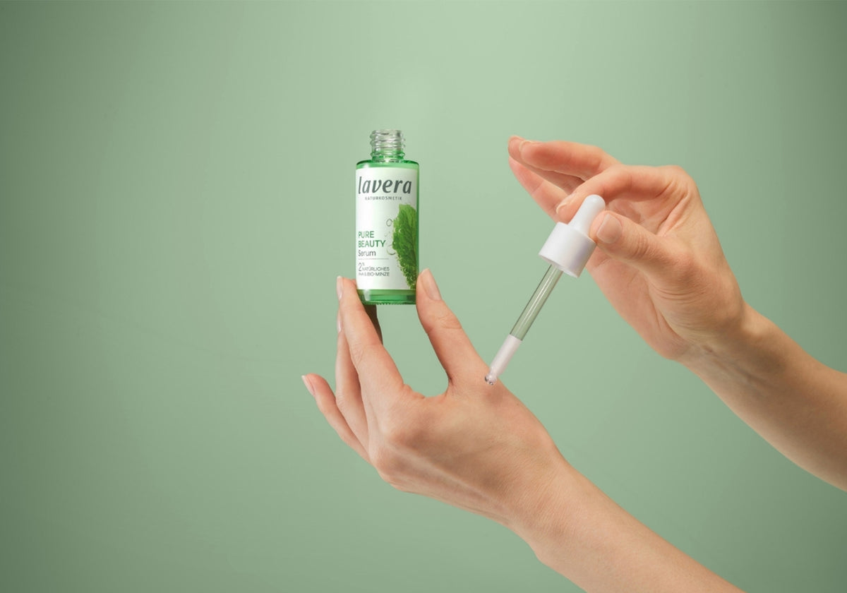 Pure Beauty Serum in uso