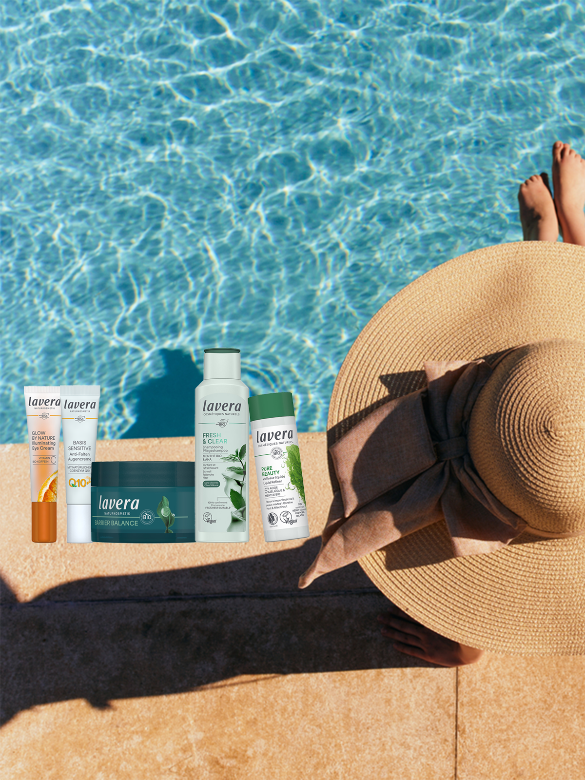 Frau mit Sonnenhut am Pool, mit verschiedenen lavera Produkten im Bild