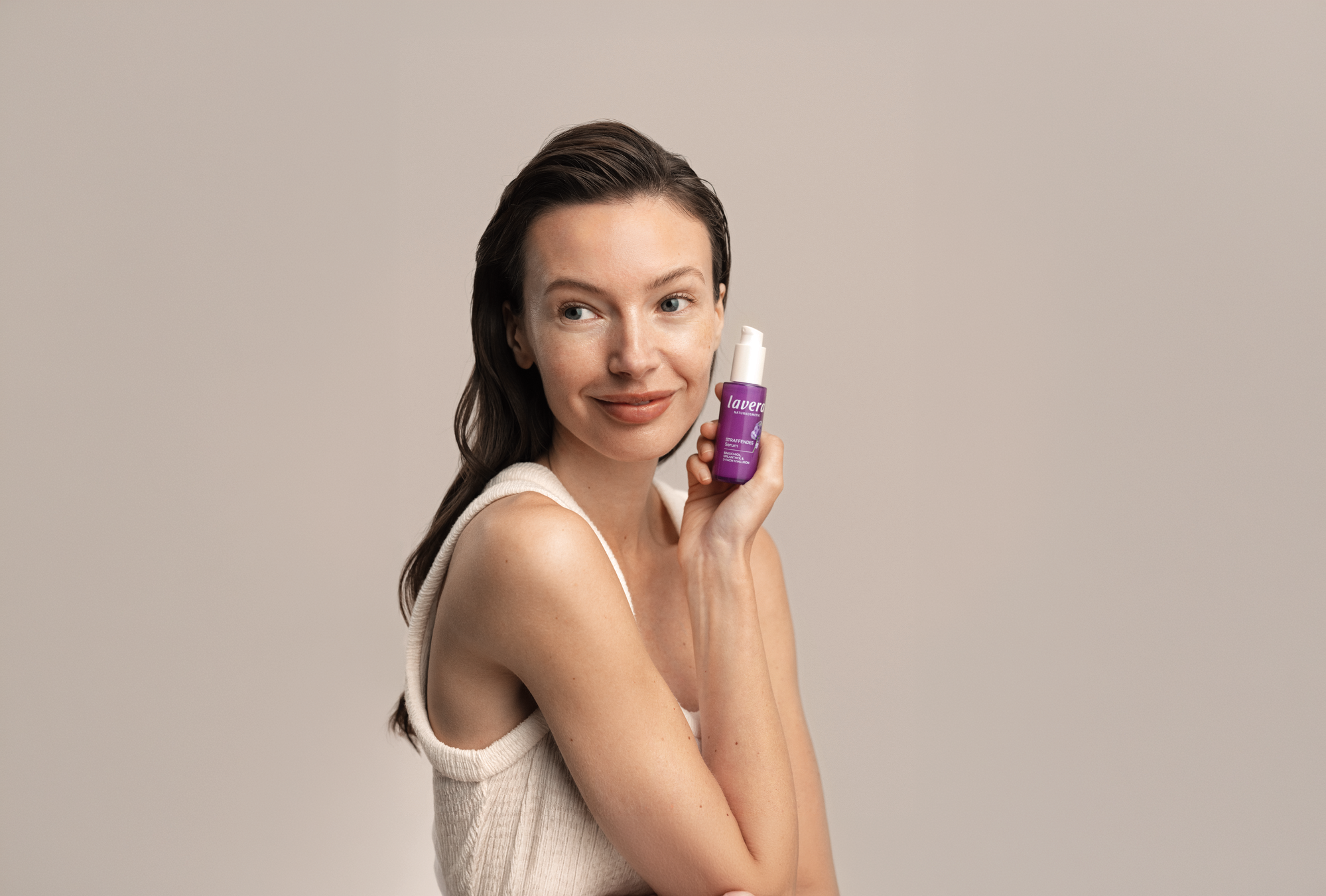 Straffendes Serum in der Anwendung
