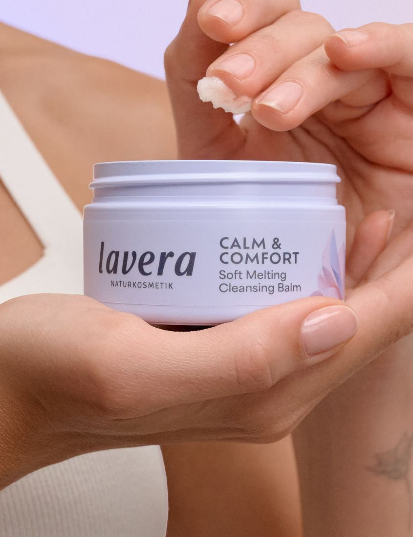 lavera Calm & Comfort Soft Melting Cleansing Balm durante l'applicazione