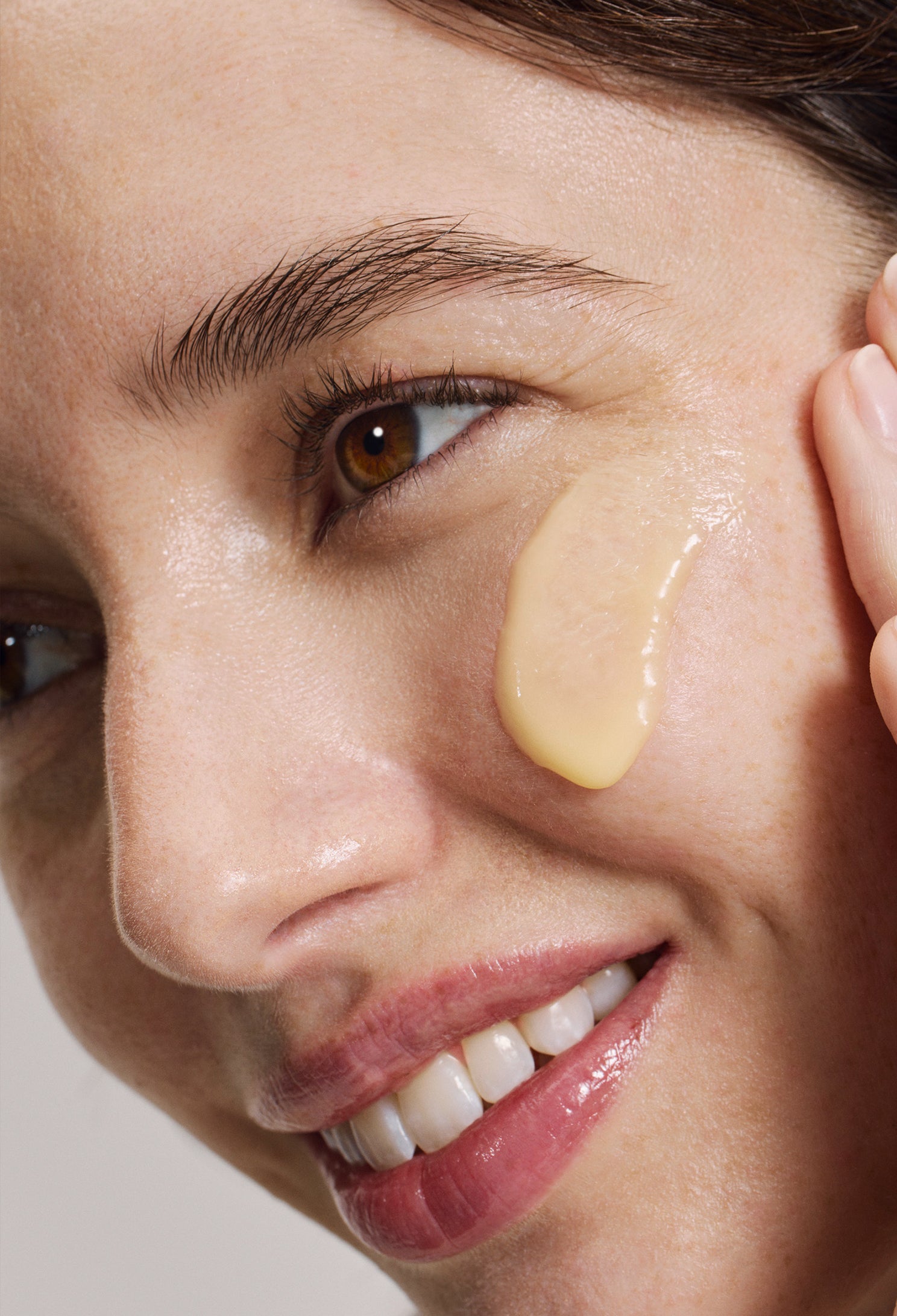 lavera Glow by Nature Crema 3in1 Vitamina C durante l'applicazione