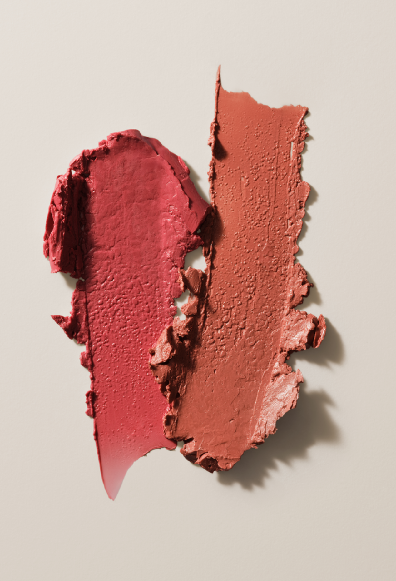 lavera Melting Glow Lipstick -Glazed Honey 02- durante l'applicazione