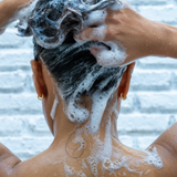 lavera Shampoo basis sensitive Hydrate & Care durante l'applicazione
