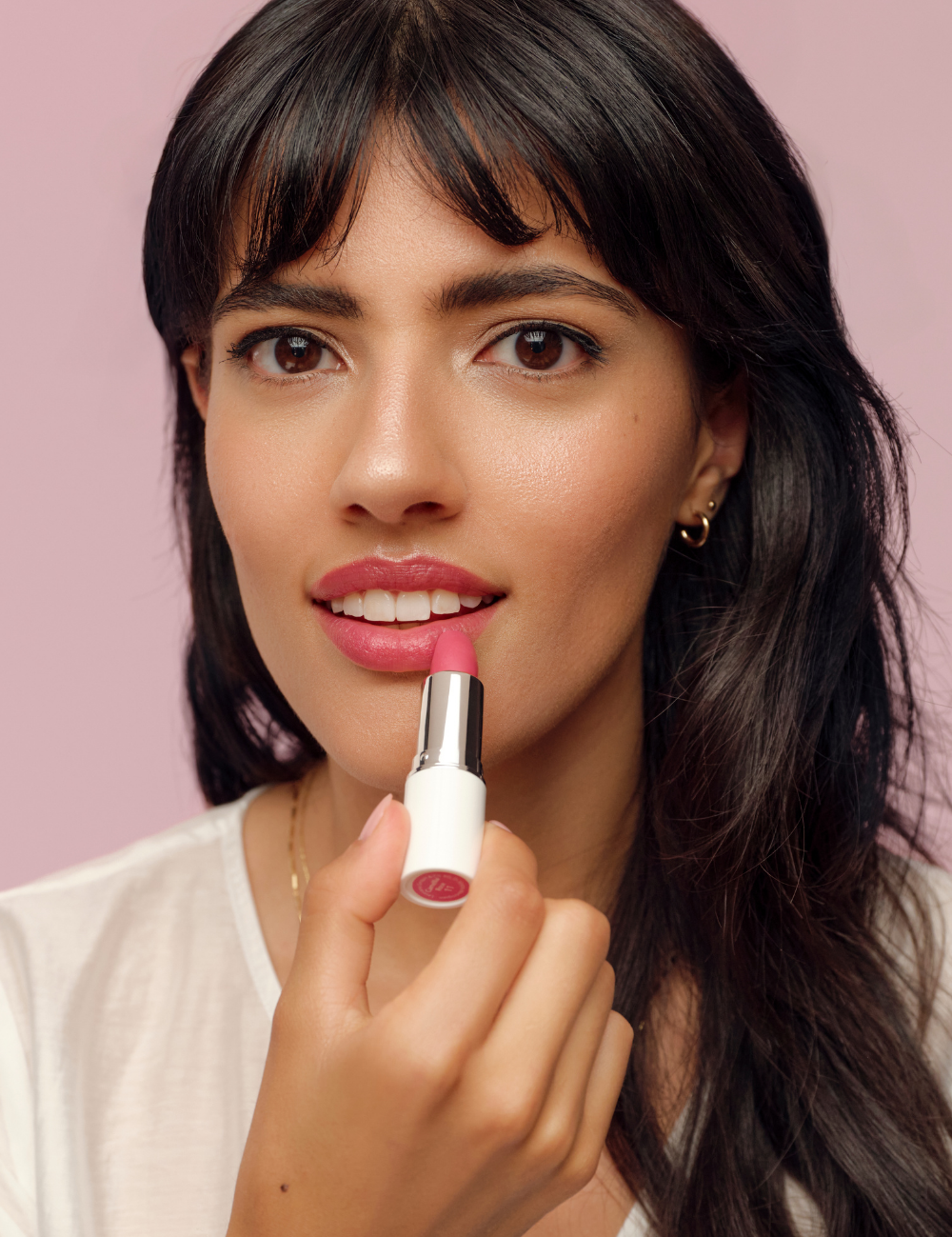 lavera Cream Glow Lipstick -Wild Rose 09- in der Anwendung