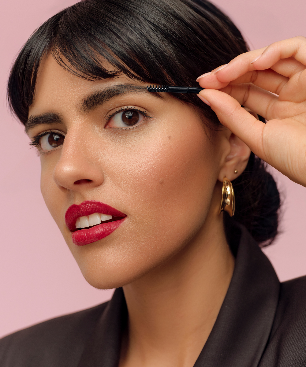 lavera Eyebrow Powder Duo durante l'applicazione