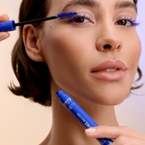 lavera Volume Mascara -Royal Blue 01- durante l'applicazione