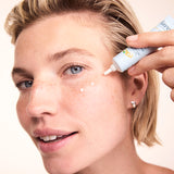 lavera basis sensitive Anti-Falten Augencreme Q10 in der Anwendung