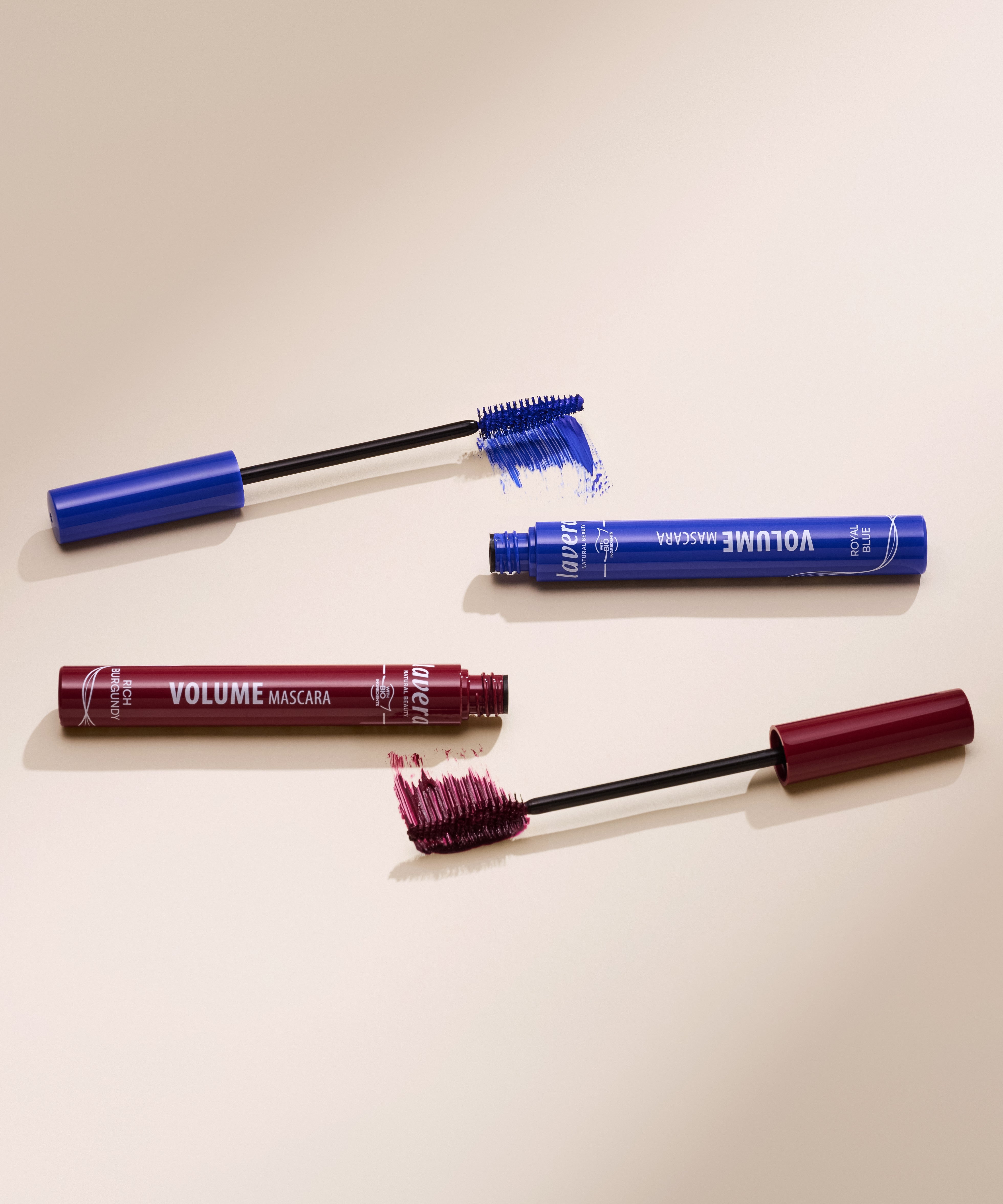 lavera Volume Mascara -Royal Blue 01- durante l'applicazione