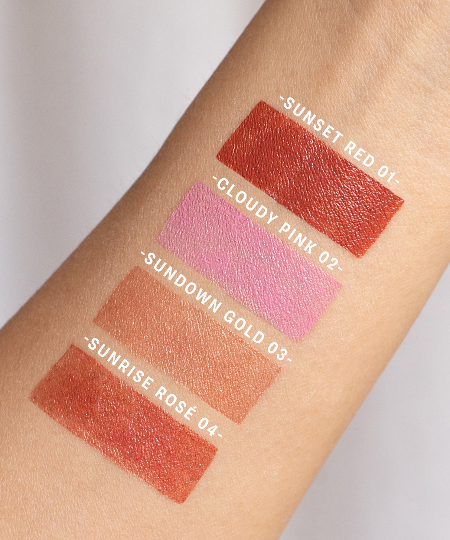 lavera Multi Balm -Sunrise Rosé 04- durante l'applicazione