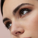 lavera Butterfly Effect Mascara Beautiful Black durante l'applicazione