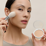 lavera Satin Compact Powder -Medium Sand 04- durante l'applicazione