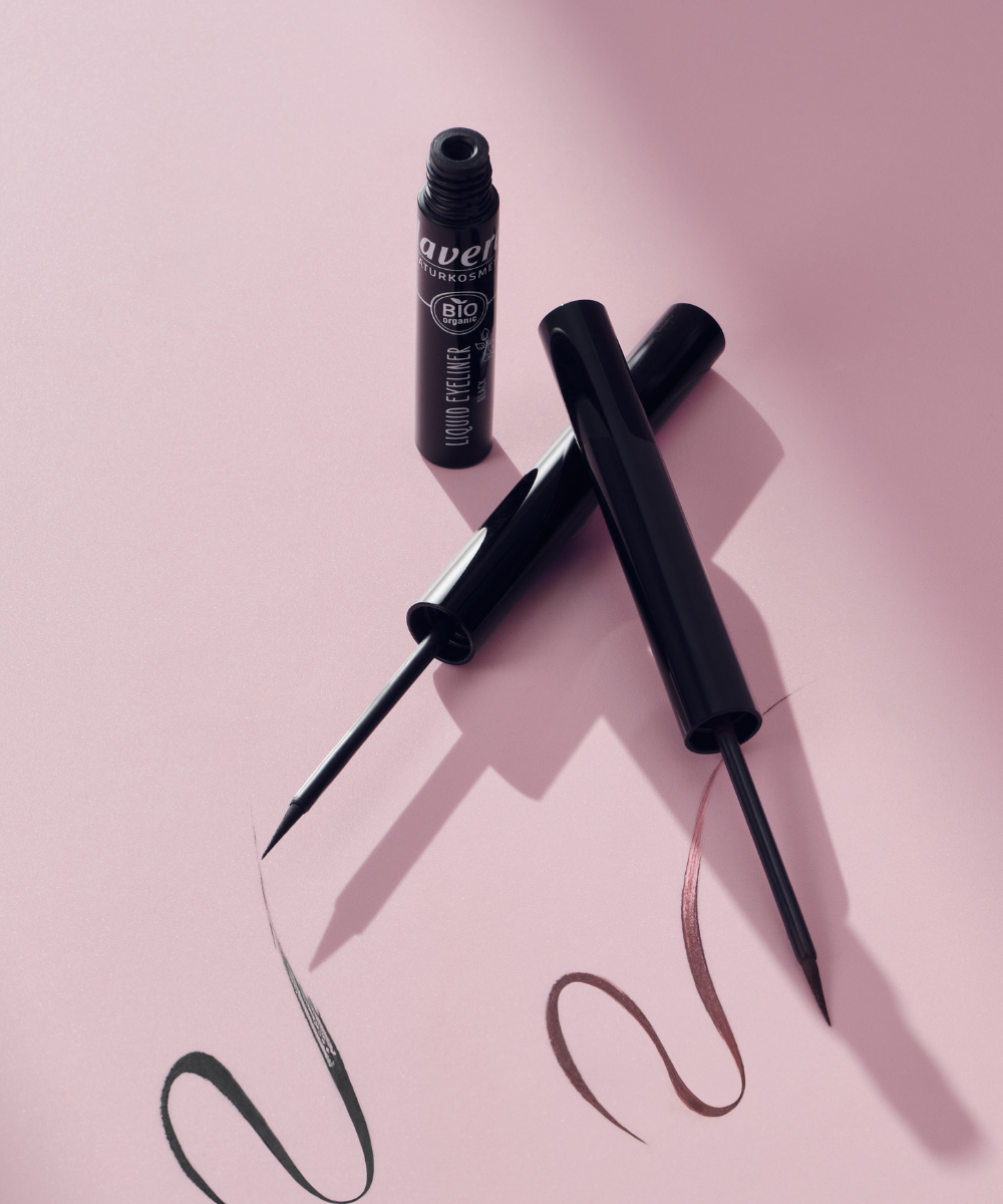 lavera Liquid Eyeliner -Brown 02- durante l'applicazione