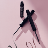 lavera Liquid Eyeliner -Brown 02- durante l'applicazione