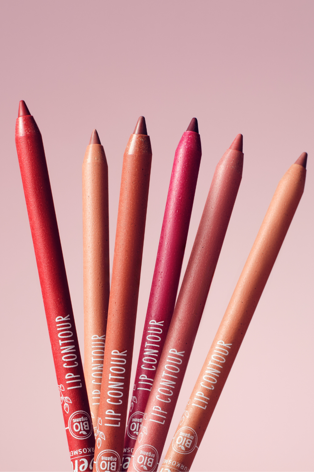 lavera Lip Contour -Black Berry 06- durante l'applicazione