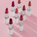 lavera Cream Glow Lipstick -Berry Red 10- durante l'applicazione