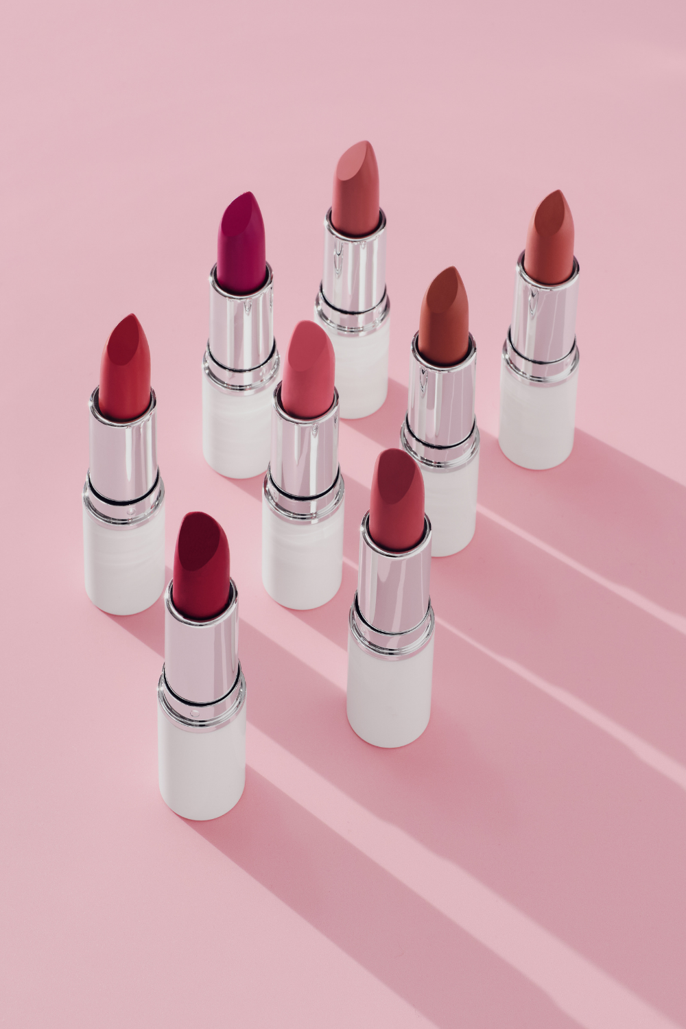 lavera Cream Glow Lipstick -Berry Red 10- durante l'applicazione