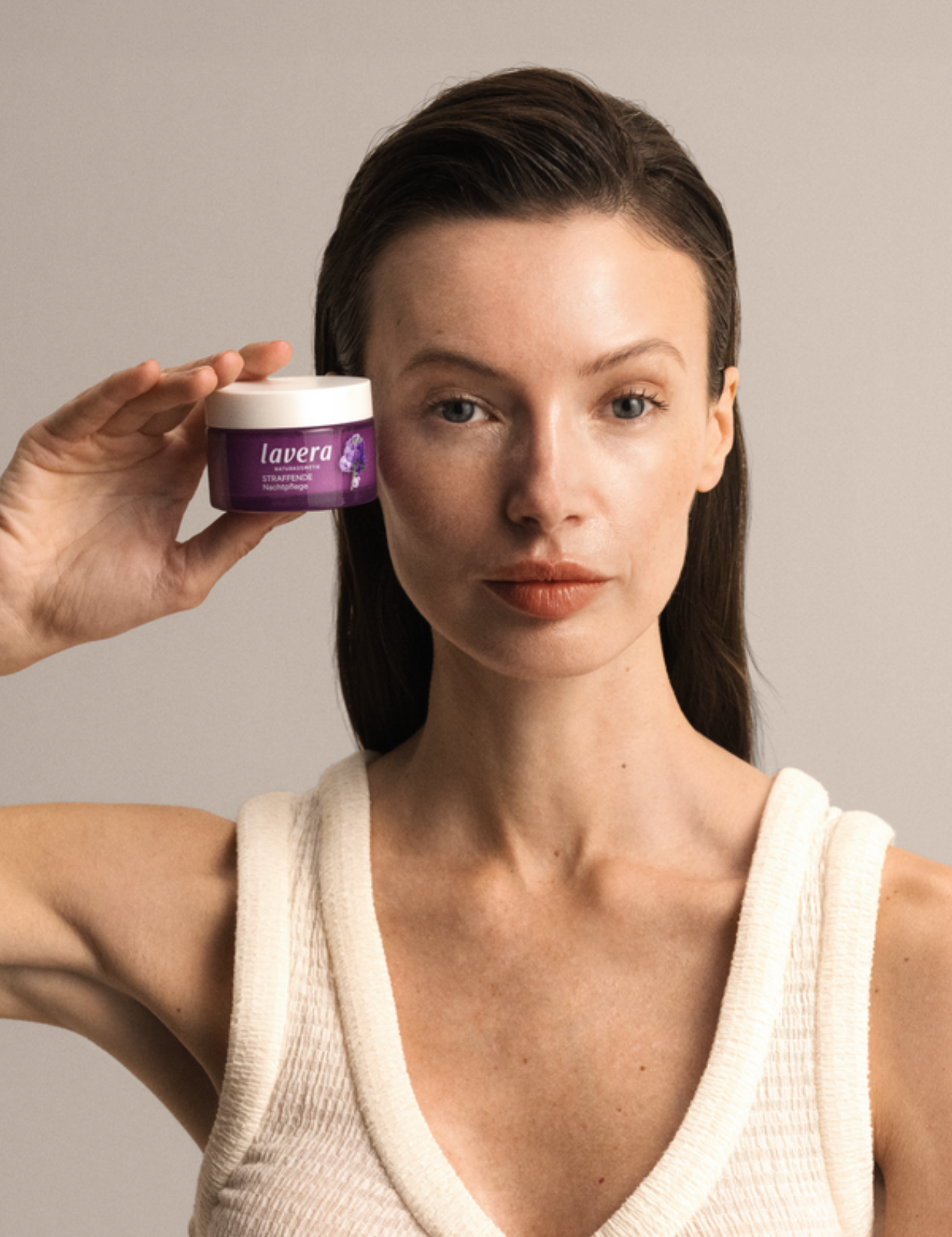 lavera Firming Night Cream durante l'applicazione