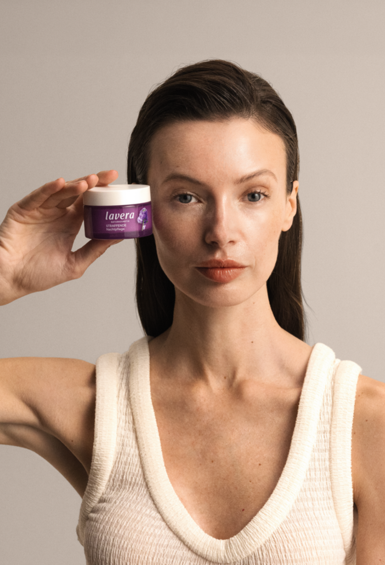 lavera Firming Night Cream durante l'applicazione