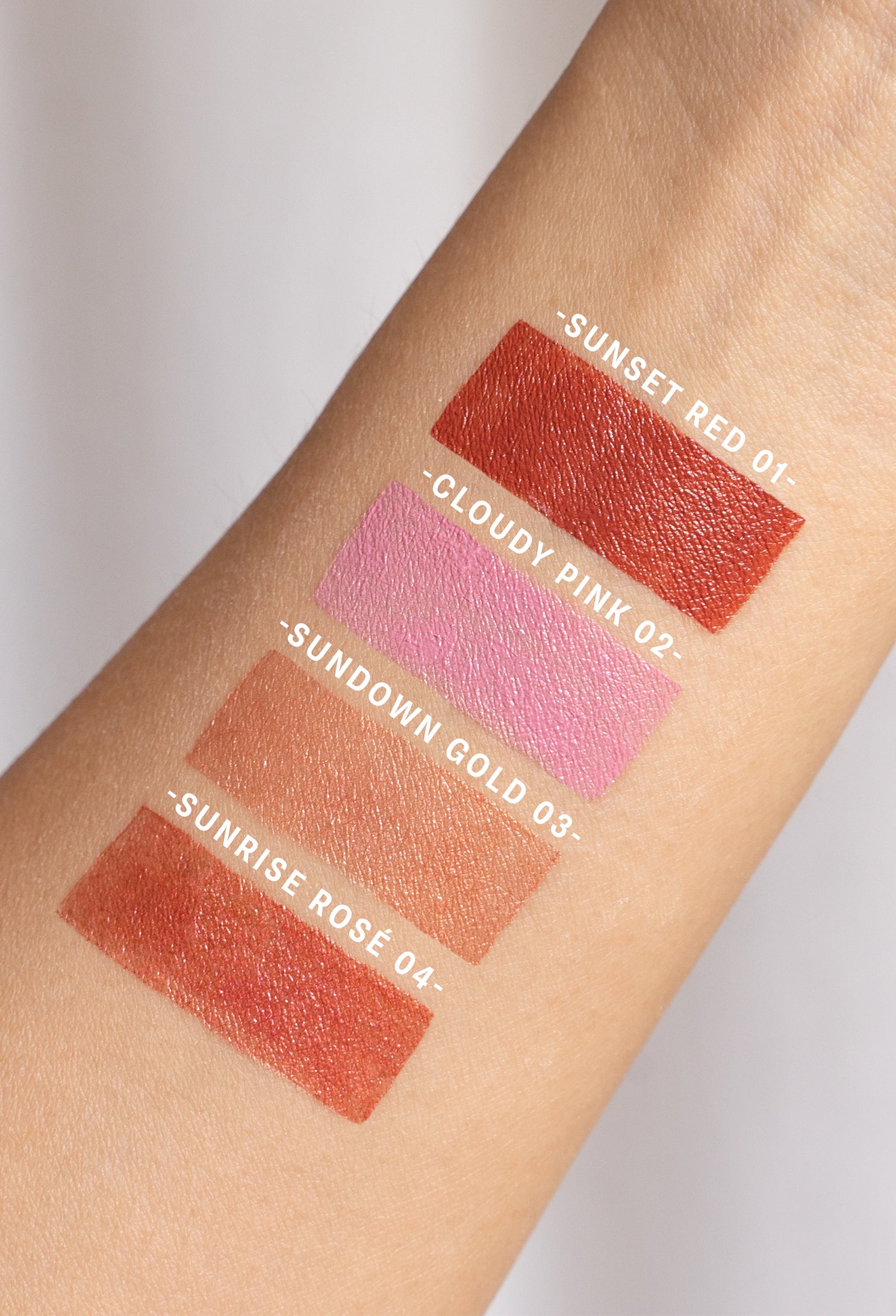 lavera Multi Balm -Sunset Red 01- durante l'applicazione