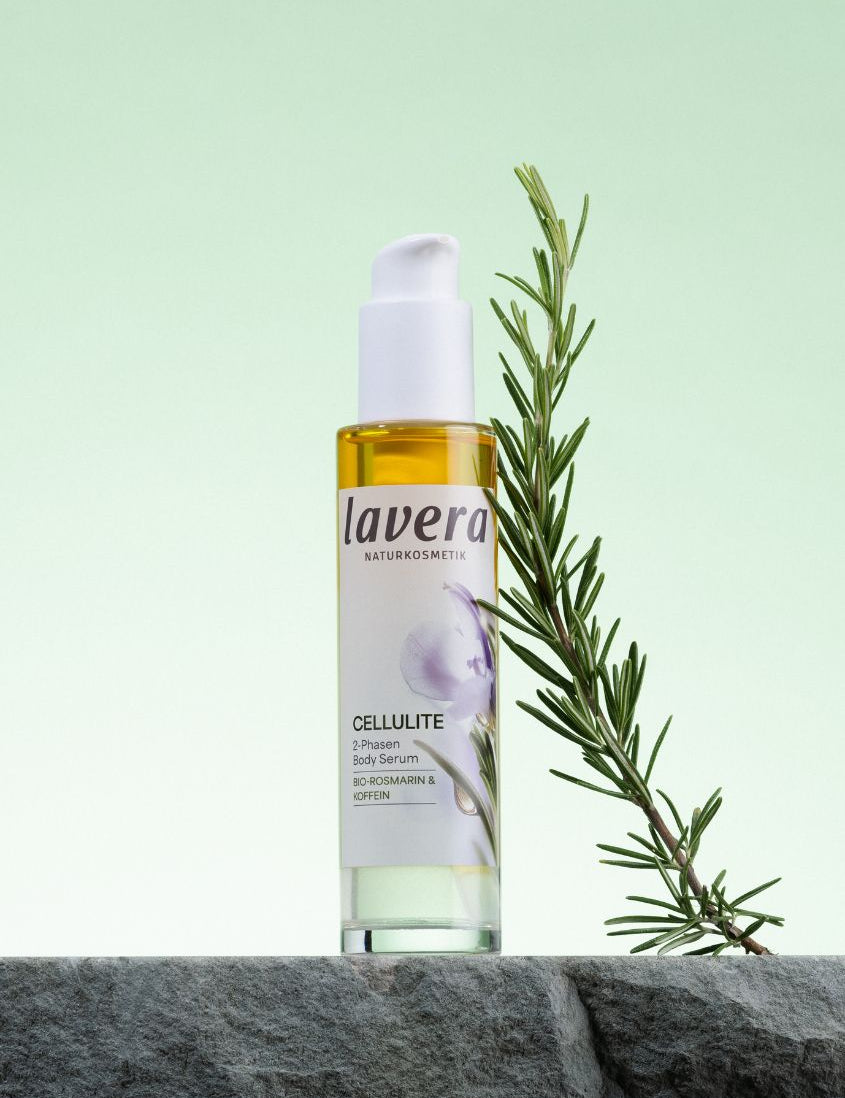 lavera Cellulite 2-Phasen Body Serum in der Anwendung